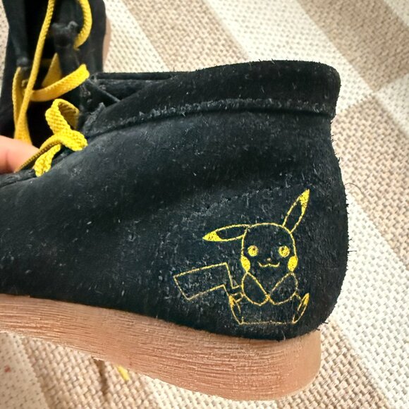 Clarks Original Pokemon Wallabee Mist Pikachu Suede Black Boot Shoe Kids 10 - Picture 3 of 5